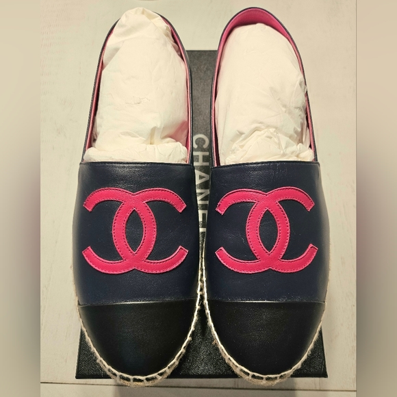 ❌️SOLD❌️CHANEL Navy Pink Lambskin CC Logo Espadrilles Size 40 EUC - Picture 3 of 15